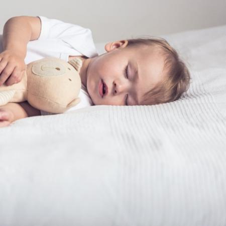 Comment dorment vos enfants ? les habitudes à encourager et et celles à bannir